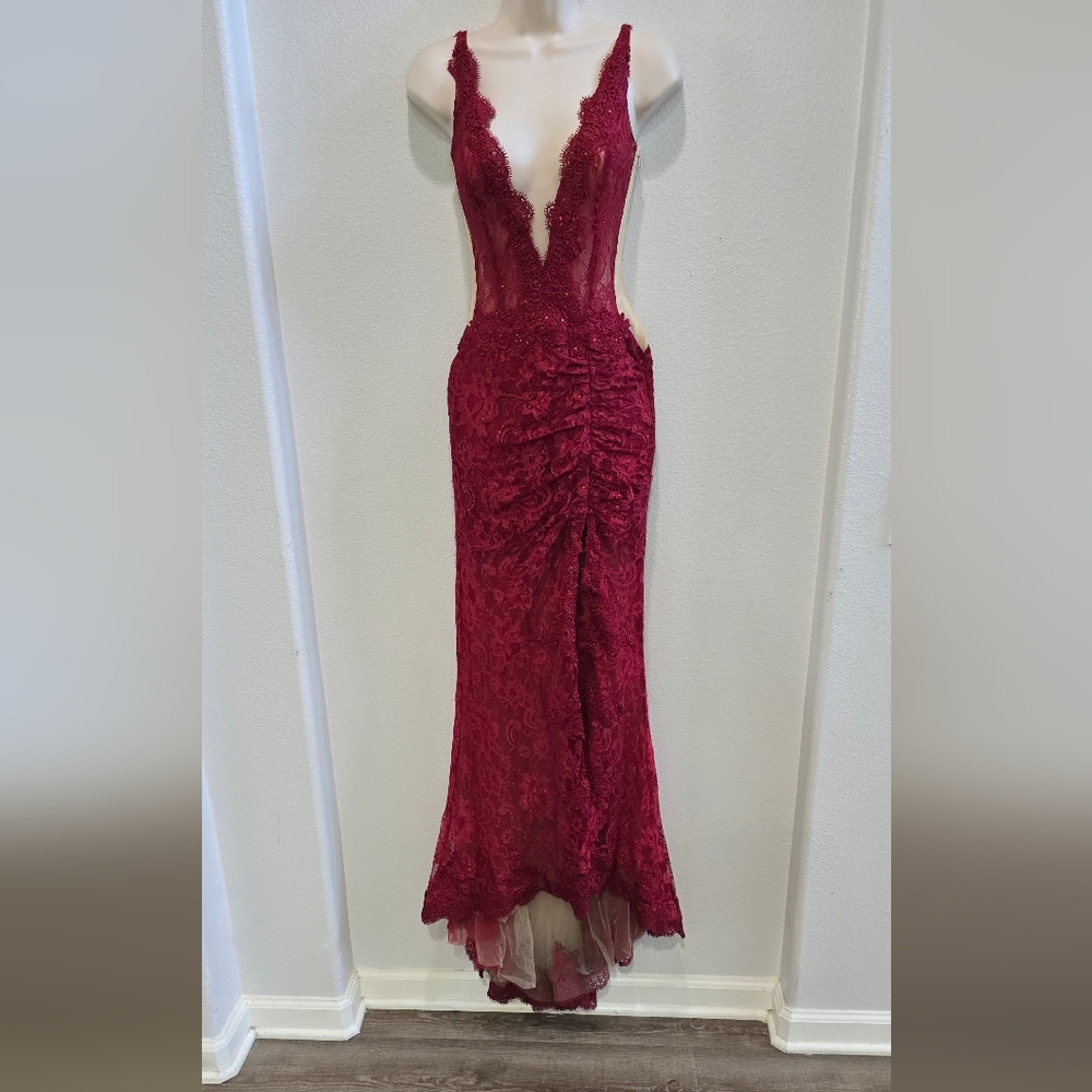 Elegant Lace Burgundy Evening Gown  sequines, rouching open back. size small